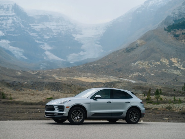 Porsche Macan photograph